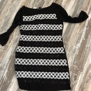 Beautiful and Soft 3/4 sleeves very comfy.